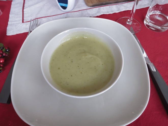 French people always start the meal with soup!